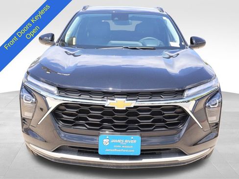 Used 2025 Chevrolet Trax LT w/ LT Convenience Package FWD image 7