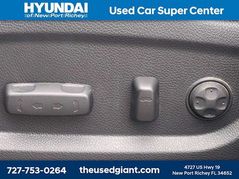 Used 2017 Hyundai Santa Fe SE FWD image 21