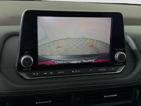 Used 2021 Nissan Rogue S FWD image 17