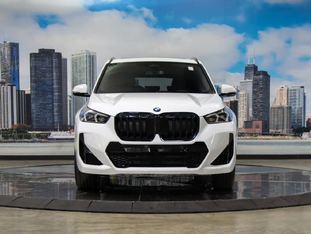 Used 2027 BMW X1 xDrive28i AWD/4WD image 3
