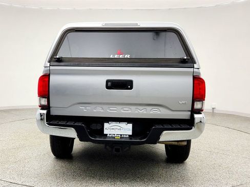 Used 2018 Toyota Tacoma SR5 RWD image 6
