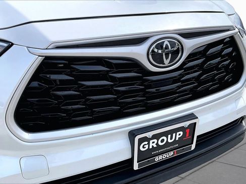 Used 2023 Toyota Highlander XLE FWD image 30