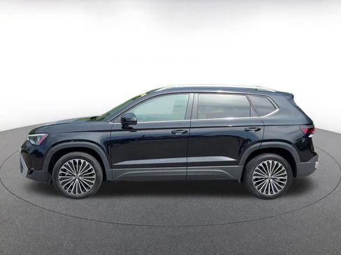 Used 2025 Volkswagen Taos SE FWD image 9