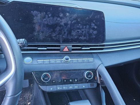 Used 2025 Hyundai Elantra SEL image 18