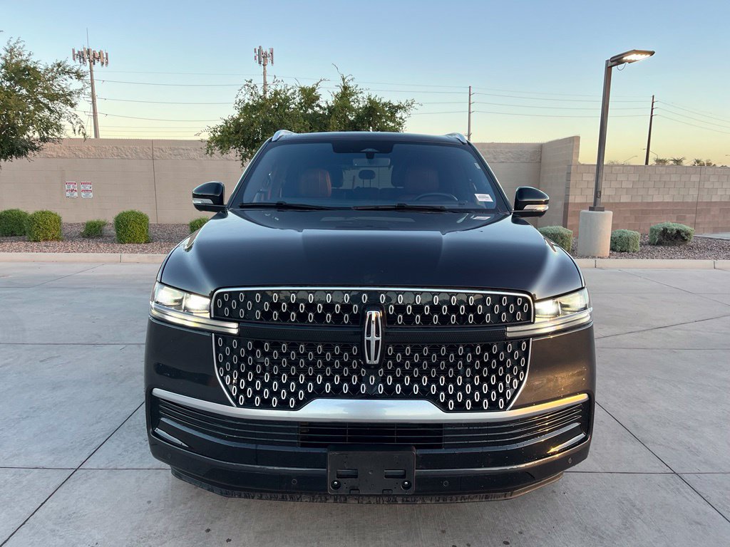 Used 2025 Lincoln Navigator Reserve AWD/4WD image 4