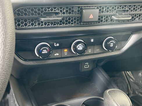 Used 2023 Honda HR-V LX image 15