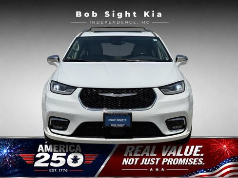 Used 2021 Chrysler Pacifica Limited w/ Premium & Safety Sphere Group AWD/4WD image 13