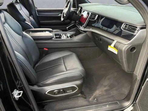 Used 2024 Jeep Wagoneer Series III w/ HD Trailer Tow Package image 23