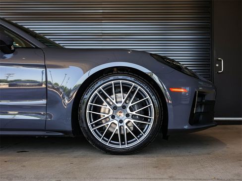 New 2025 Porsche Panamera 4 image 15