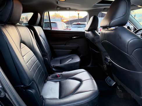 Used 2023 Toyota Highlander XLE image 42