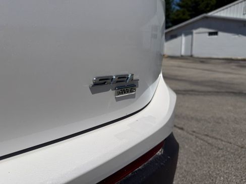 Used 2018 Ford Edge SEL w/ Equipment Group 201A AWD/4WD image 39