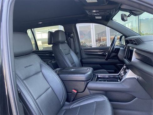 Used 2021 GMC Yukon XL Denali w/ Denali Ultimate Package image 27