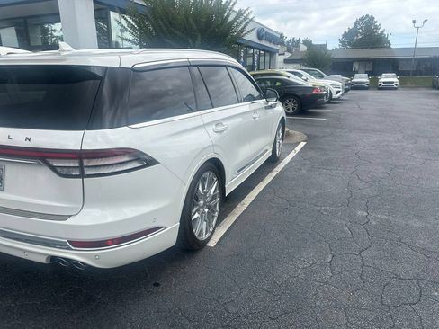 Used 2023 Lincoln Aviator Black Label Grand Touring AWD/4WD image 3