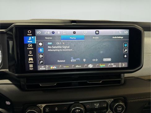 Used 2025 Jeep Wrangler Unlimited Sahara AWD/4WD image 22