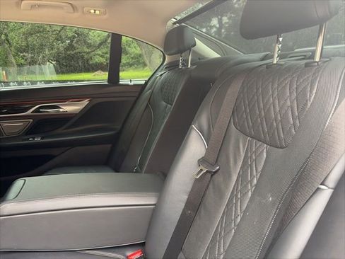 Used 2021 BMW 740i w/ Premium Package RWD image 8
