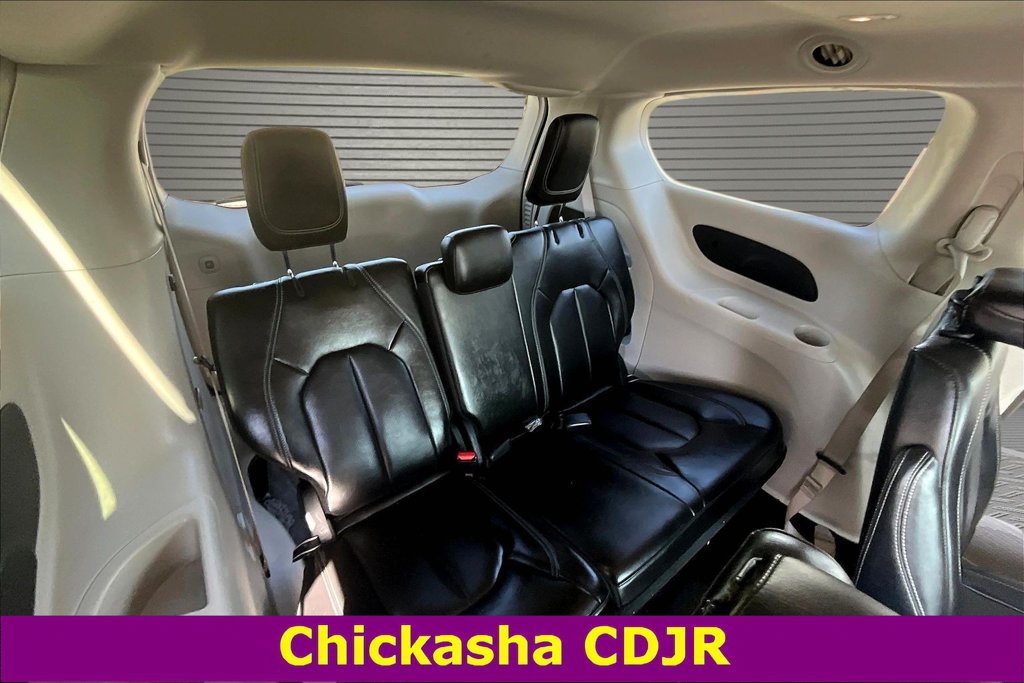Used 2023 Chrysler Pacifica Touring-L FWD image 25