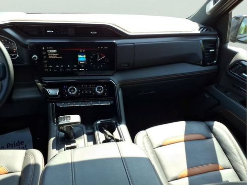 Used 2025 GMC Sierra 1500 AT4 w/ AT4 Premium Package AWD/4WD image 14