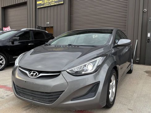 Used 2014 Hyundai Elantra SE image 2
