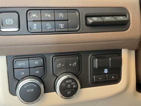 Used 2023 GMC Yukon Denali w/ Max Trailering Package AWD/4WD image 23