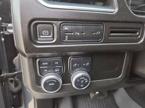 Used 2021 GMC Yukon XL SLT w/ SLT Premium Package image 11