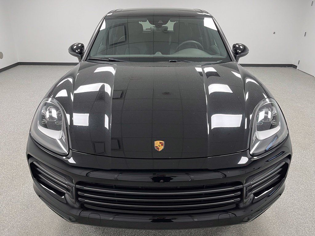 Used 2022 Porsche Cayenne Platinum Edition AWD/4WD image 3