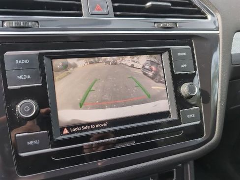 Used 2022 Volkswagen Tiguan S image 18