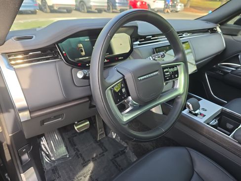 Used 2025 Land Rover Range Rover Long Wheelbase SE AWD/4WD image 16