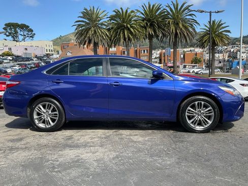 Used 2015 Toyota Camry SE image 3