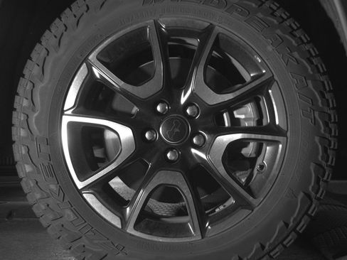 Used 2025 Jeep Compass Trailhawk AWD/4WD image 13