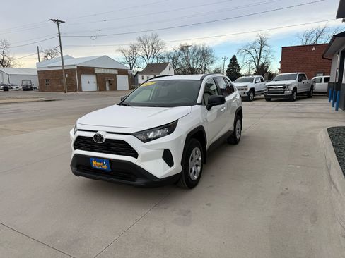 Used 2019 Toyota RAV4 LE image 3