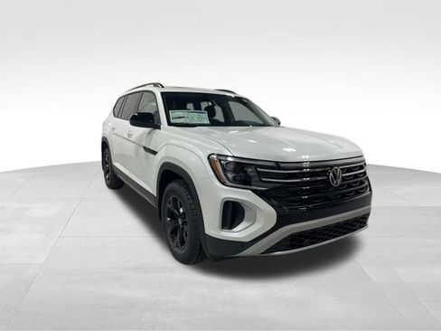 New 2026 Volkswagen Atlas Peak Edition image 8