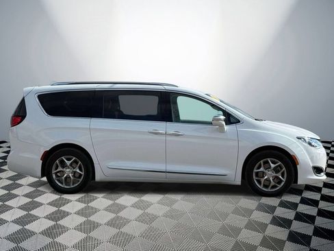 Used 2019 Chrysler Pacifica Limited FWD image 5