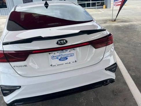 Used 2020 Kia Forte LXS FWD image 5
