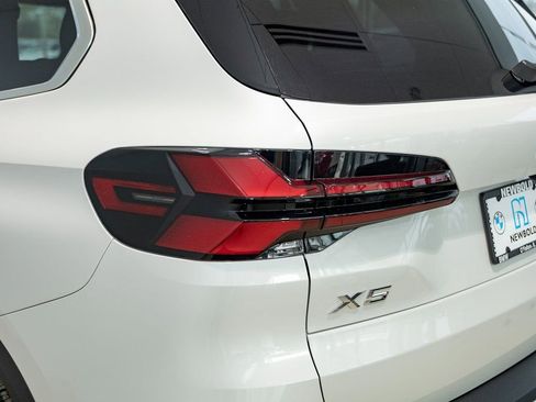 New 2026 BMW X5 xDrive50e w/ Premium Package image 9