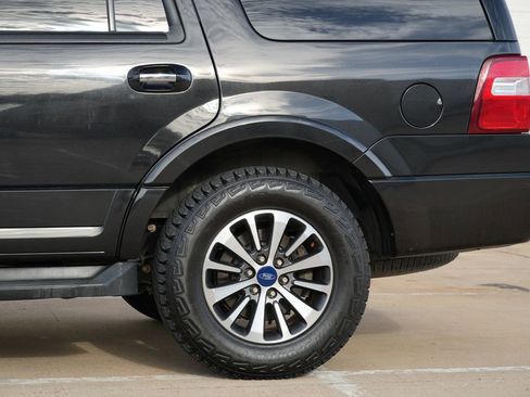 Used 2015 Ford Expedition XLT RWD image 25