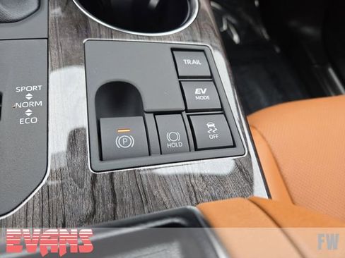 New 2026 Toyota Highlander Platinum image 14
