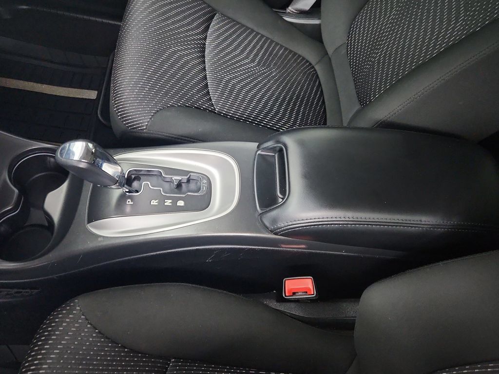 Used 2020 Dodge Journey SE w/ SE Popular Equipment Group FWD image 32