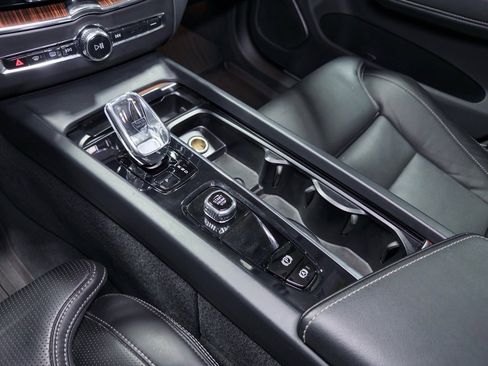 Used 2023 Volvo XC60 T8 Ultimate image 21