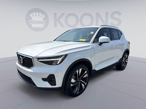 Used 2023 Volvo XC40 B5 Plus w/ Protection Package Premier AWD/4WD image 1