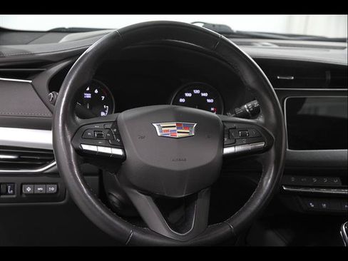 Used 2022 Cadillac XT4 Premium Luxury w/ Technology Package AWD/4WD image 7
