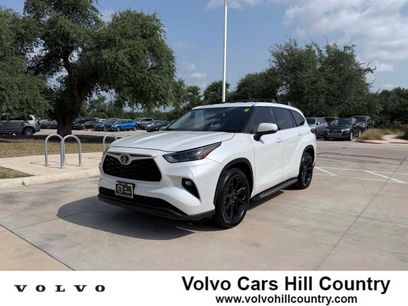 Used 2022 Toyota Highlander LE