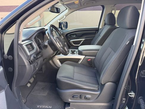 Used 2018 Nissan Titan SV w/ SV Convenience Package RWD image 15