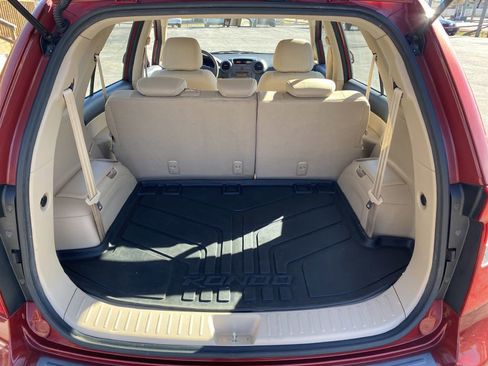 Used 2008 Kia Rondo LX w/ Convenience Pkg image 5
