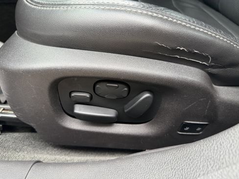 Used 2014 Ford Taurus Limited w/ Equipment Group 301A FWD image 29
