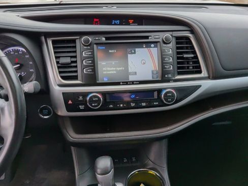 Used 2018 Toyota Highlander SE image 24
