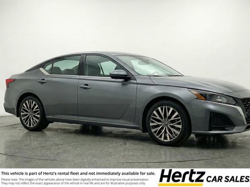 Used 2025 Nissan Altima 2.5 SV FWD image 1