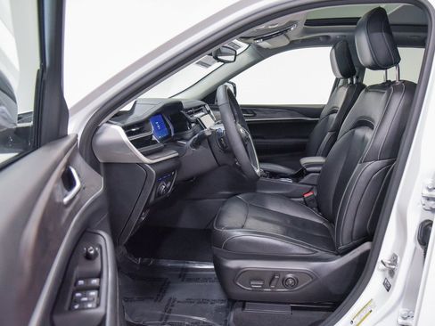 Used 2022 Jeep Grand Cherokee Limited 4xe image 2