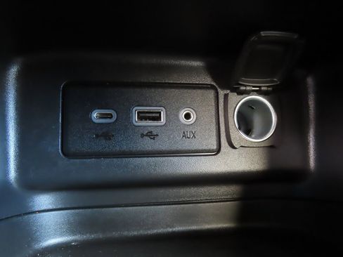 Used 2023 Chevrolet Equinox LT w/ Driver Convenience Package image 8