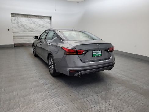 Used 2023 Nissan Altima 2.5 SV w/ SV Premium Package FWD image 5