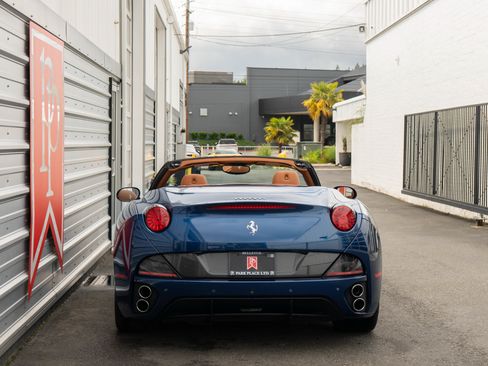 Used 2012 Ferrari California RWD image 31